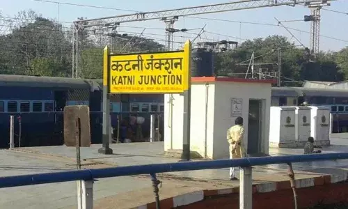 चलती ट्रेन से गिरी महिला दूसरे ट्रैक पर आ रही गाड़ी से टकराई, दर्दनाक मौत