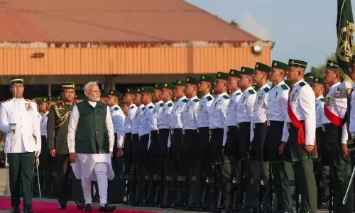 पीएम मोदी का हुआ भव्य स्वागत, ऐतिहासिक सुल्तान उमर अली सैफुद्दीन मस्जिद भी पहुंचे