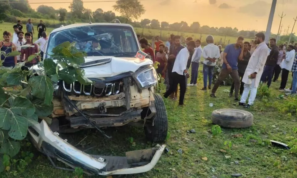 स्कार्पियो की ठोकर से बाइक सवार दो युवकों की मौत स्कार्पियो की ठोकर से बाइक सवार दो युवकों की मौत