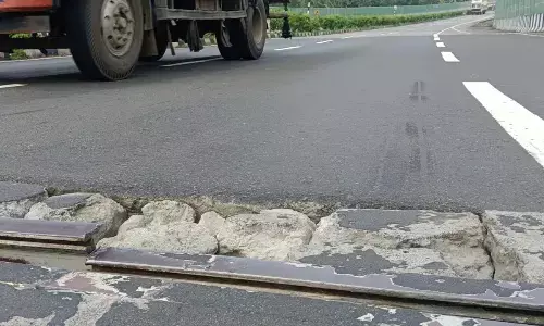 देश के पहले लाइट एण्ड साउण्ड प्रूफ राष्ट्रीय राजमार्ग की हालत हो गई खस्ता देश के पहले लाइट एण्ड साउण्ड प्रूफ राष्ट्रीय राजमार्ग की हालत हो गई खस्ता