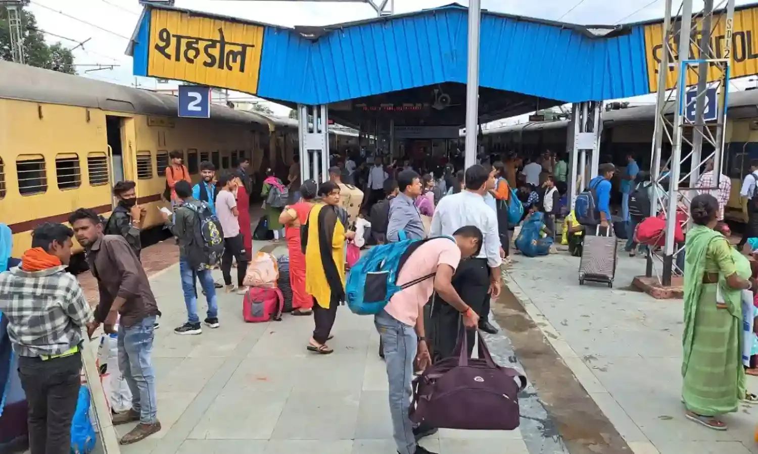 अमरकंटक एक्सप्रेस के एसी में बेकार मिले चादर, कंबल तो जैसे धुलते ही नहीं