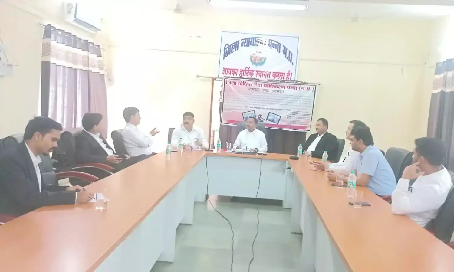 प्रभारी प्रधान जिला न्यायाधीश की अध्यक्षता में हुई बैठक