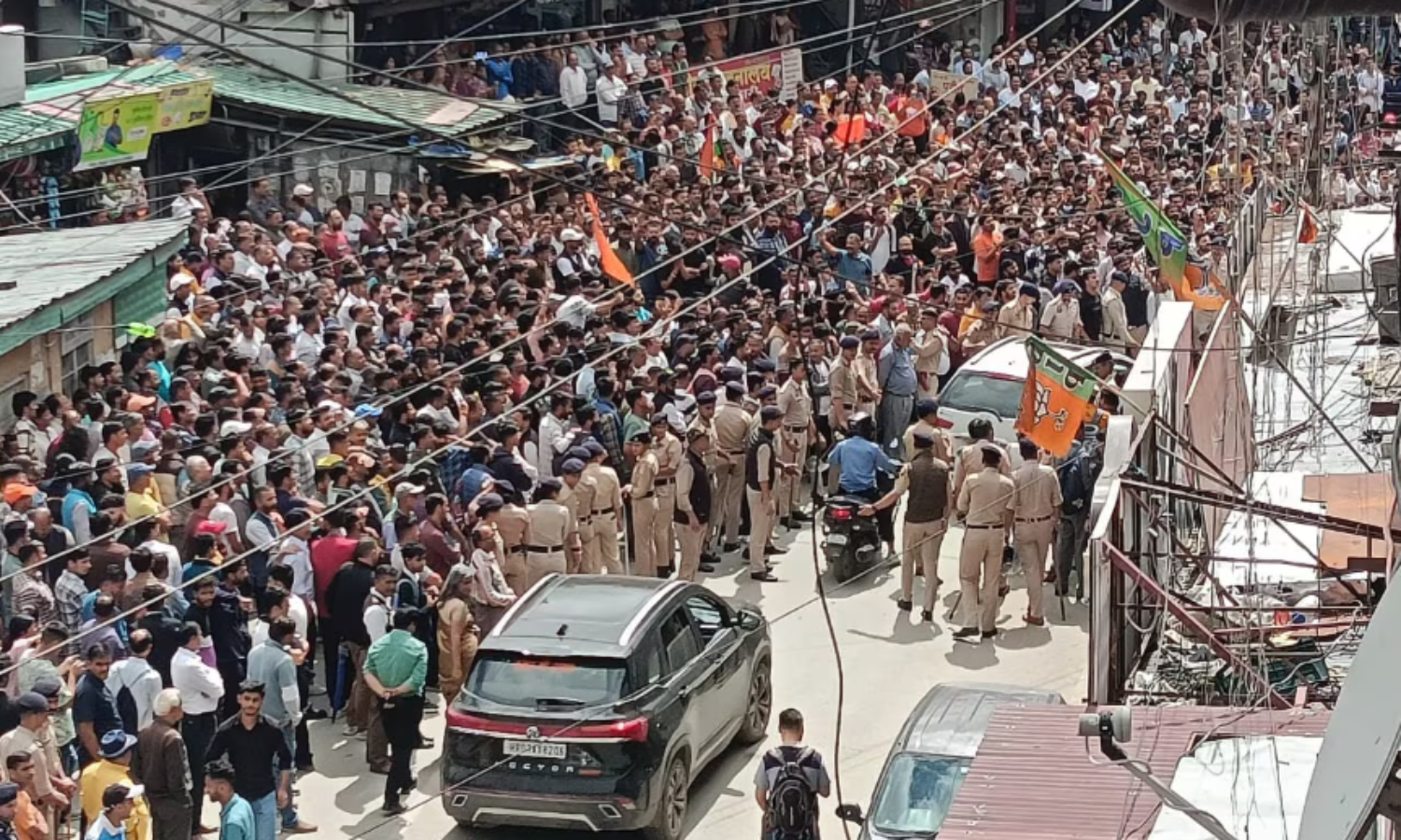 मस्जिद को लेकर शिमला में मचा बवाल, हिंदु संगठन के लोगों ने किया प्रदर्शन, मंत्री अनिरुद्ध सिंह ने दागे तीखे सवाल
