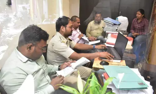 ज्वैलरी शोरूम में सेंट्रल जीएसटी की दबिश ज्वैलरी शोरूम में सेंट्रल जीएसटी की दबिश