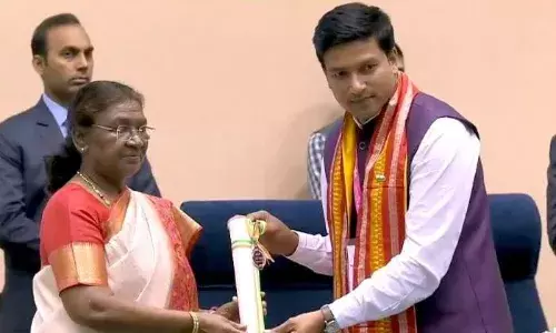 राष्ट्रपति द्रौपदी मुर्मु ने प्रदेश के सात शिक्षकों को राष्ट्रीय शिक्षक पुरस्कार 2024 से सम्मानित किया