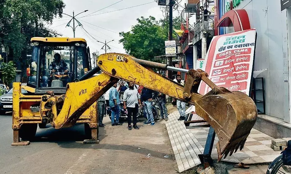 गोकलपुर रोड पर जिला प्रशासन, पुलिस और नगर निगम की संयुक्त कार्रवाई