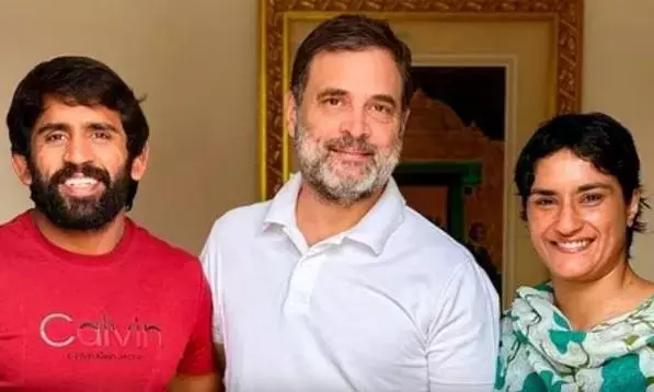 खड़गे बोले - चक दे इंडिया- चक दे हरियाणा, विनेश-पूनिया बने कांग्रेसी, चुनाव लड़ सकते हैं दोनों पहलवान