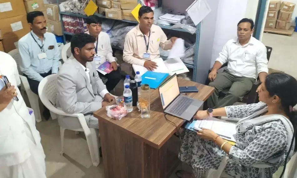 दिल्ली की टीम पहुंची तामिया अस्पताल, स्वास्थ्य सुविधाओं का लिया जायजा, मरीजों से जाने अस्पताल के हालात