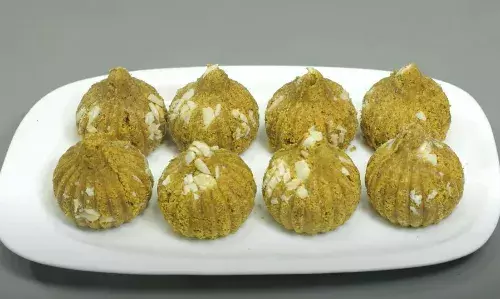 गणेश चतुर्थी पर बनाएं प्रोटीन से भरपूर साबुत हरे मूंग के मोदक, बिलकुल ट्रेडिशनल स्टाइल में