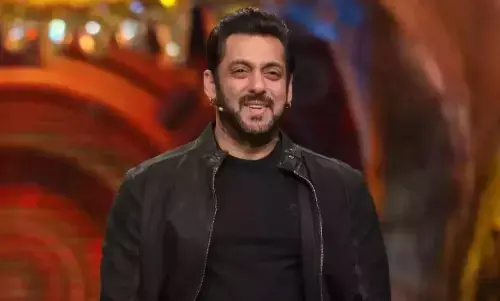 बिग बॉस के इवेंट में नजर आए सलमान खान, 2 पसलियां टूटने के बारे में भी बताया, फैन्स हुए हैरान