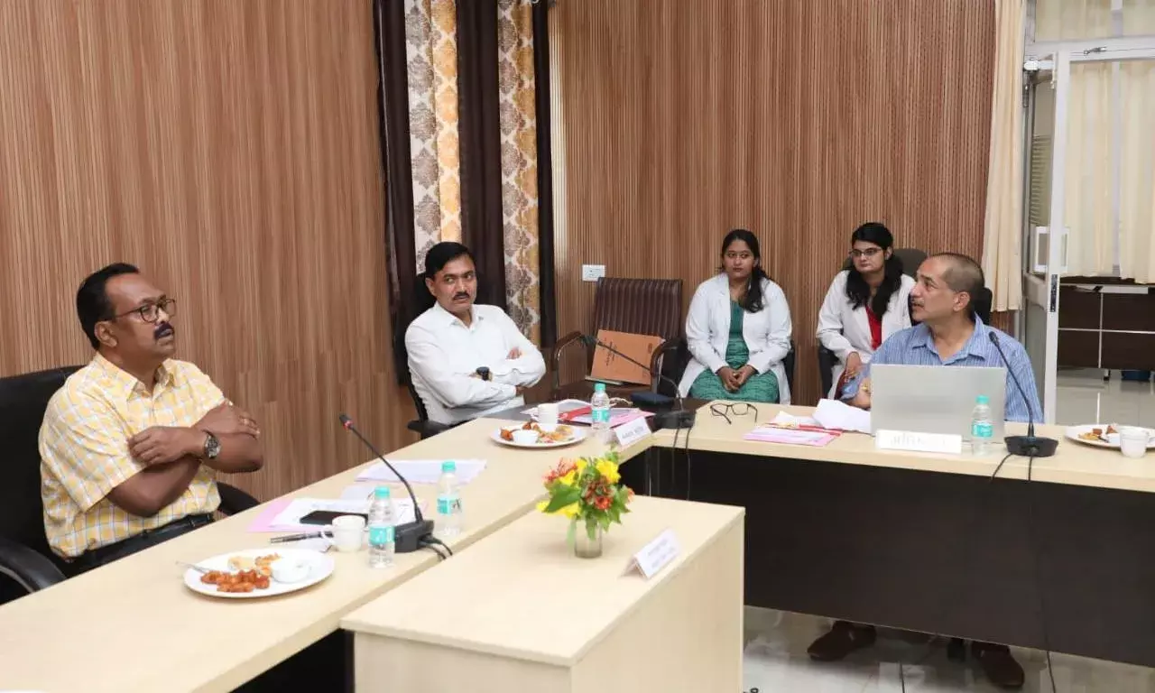 कमिश्नर ने कहा...डॉक्टर्स की सुरक्षा में बढ़ाएं गार्ड और सीसीटीवी कैमरे, स्वास्थ्य संस्थान सुरक्षा समिति के सदस्यों की ली बैठक