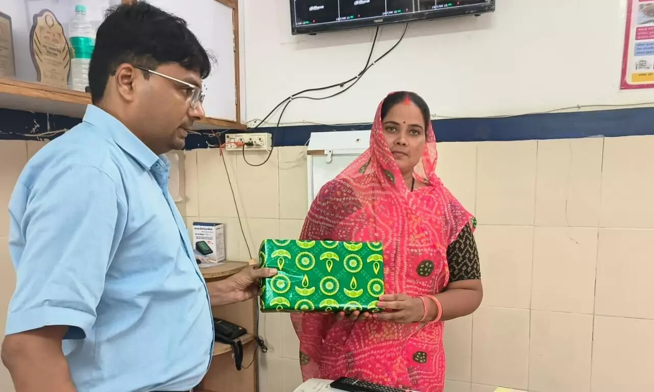 आशा कार्यकर्ता ने प्रसूता महिला को रक्तदान कर बचाई जान आशा कार्यकर्ता ने प्रसूता महिला को रक्तदान कर बचाई जान