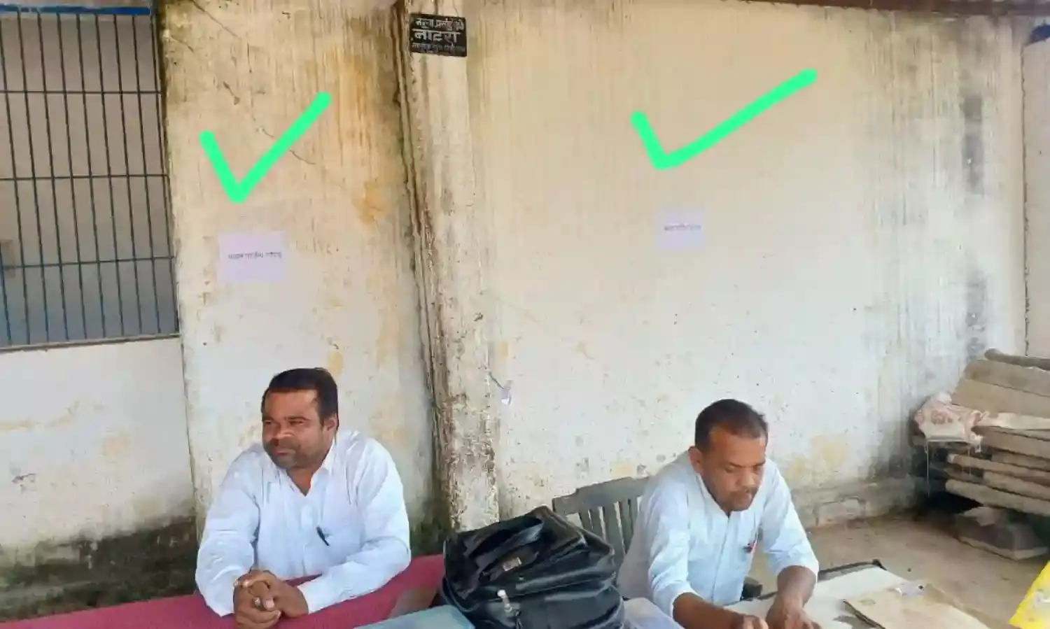 तहसीलदार ने अधिवक्ताओं के बैठने के स्थान की काटी लाइट