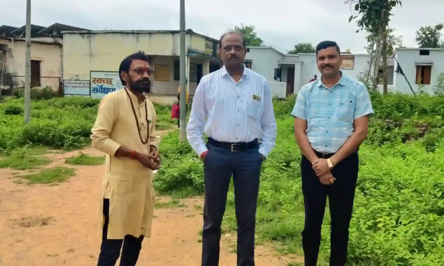जिला शिक्षा अधिकारी ने किया शालाओं का आकस्मिक निरीक्षण