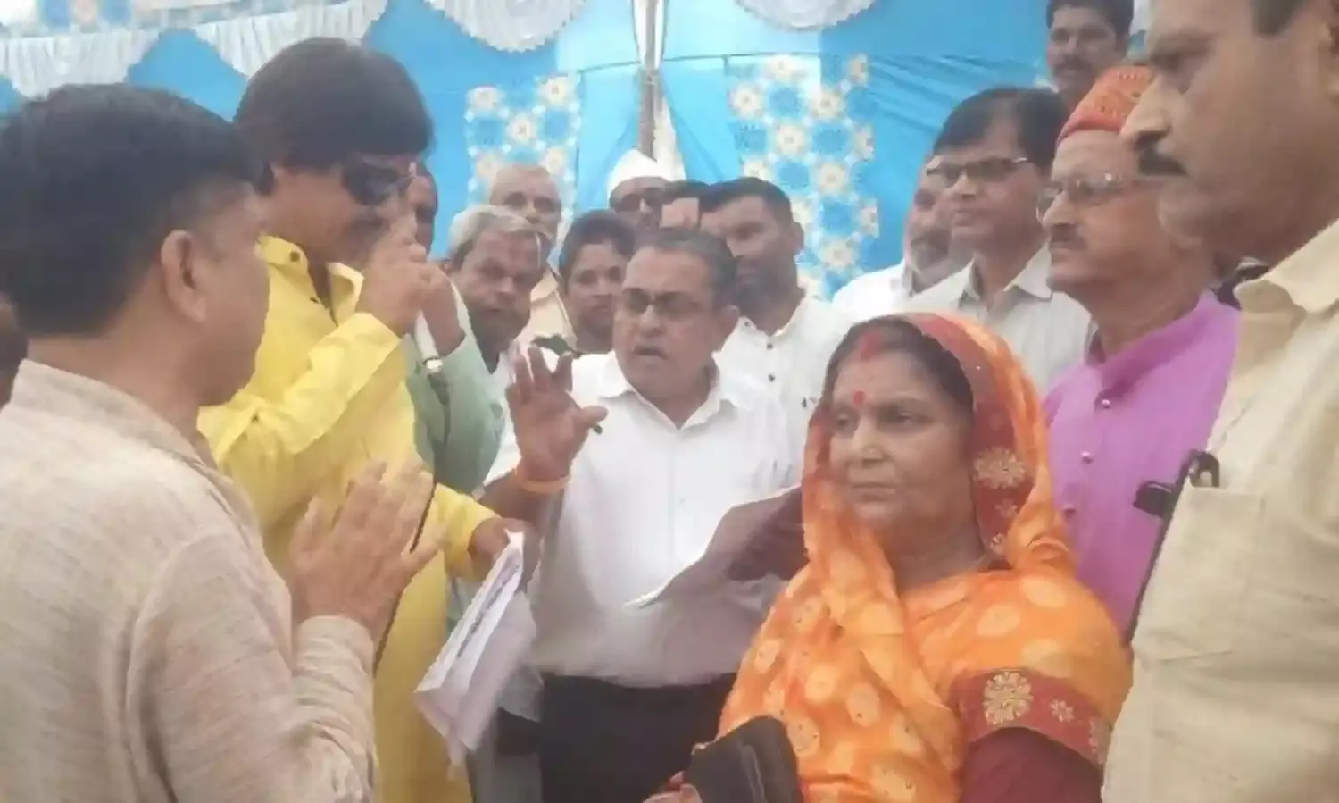 कानून व्यवस्था सहित अन्य मुद्दों को लेकर कांग्रेस ने सौंपा ज्ञापन
