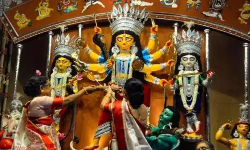 उपद्रवियों पर सख्त हुई अंतरिम सरकार, दुर्गा पूजा के दौरान सांप्रदायिक सद्भाव बिगाड़ने वालों के खिलाफ लेगी कड़ा एक्शन