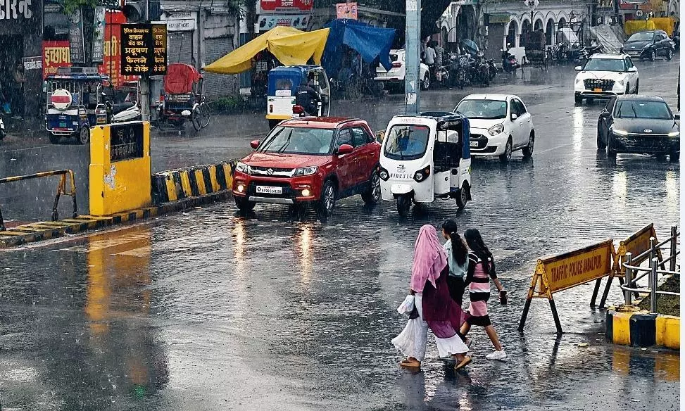 अब 7 गेटों से छोड़ा जा रहा पानी अब 7 गेटों से छोड़ा जा रहा पानी