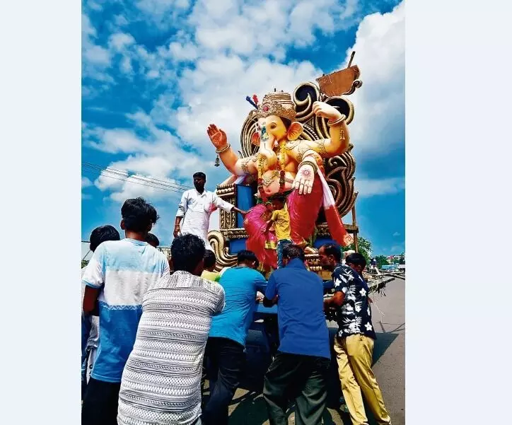 गली-गली गूँजे मंगलमूर्ति के जयकारे, हुआ पूजन-अर्चन गली-गली गूँजे मंगलमूर्ति के जयकारे, हुआ पूजन-अर्चन