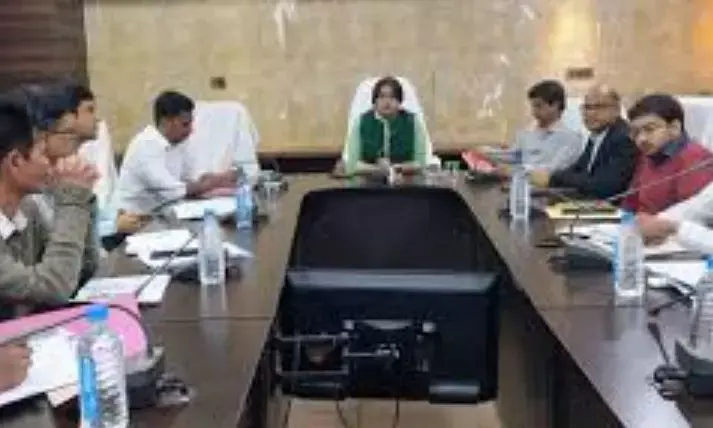 राजस्व अधिकारी जन समस्याओं का प्राथमिकता के साथ करें निराकरण- कलेक्टर