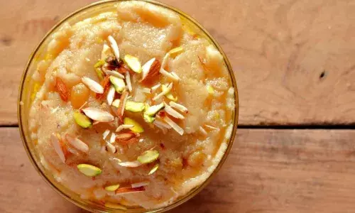 5 मिनट में तैयार करें गणपति बप्पा के लिए टेस्टी भोग, बनाएं सूजी का हलवा