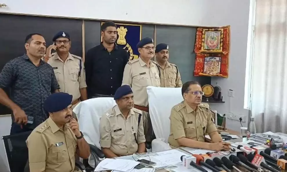 मेडिकल नशे की तस्करी में लिप्त अंतरराज्यीय गैंग का पर्दाफाश, 5 गिरफ्तार, नशीले सिरप समेत 15.66 लाख का सामान जब्त मेडिकल नशे की तस्करी में लिप्त अंतरराज्यीय गैंग का पर्दाफाश, 5 गिरफ्तार, नशीले सिरप समेत 15.66 लाख का सामान जब्त