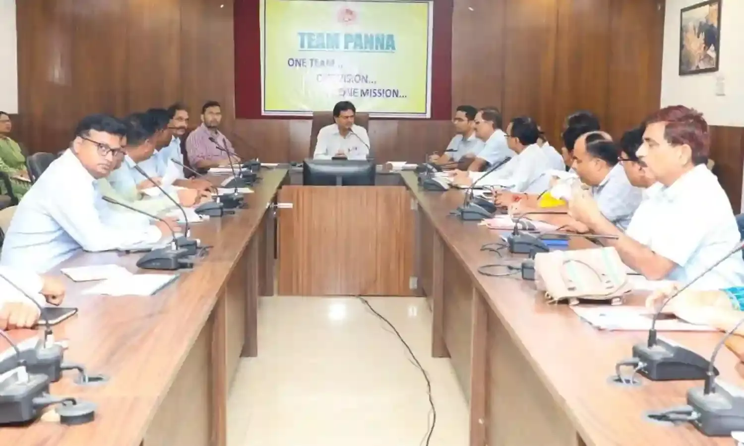 कलेक्टर ने टीएल बैठक में समीक्षा कर दिए निर्देश