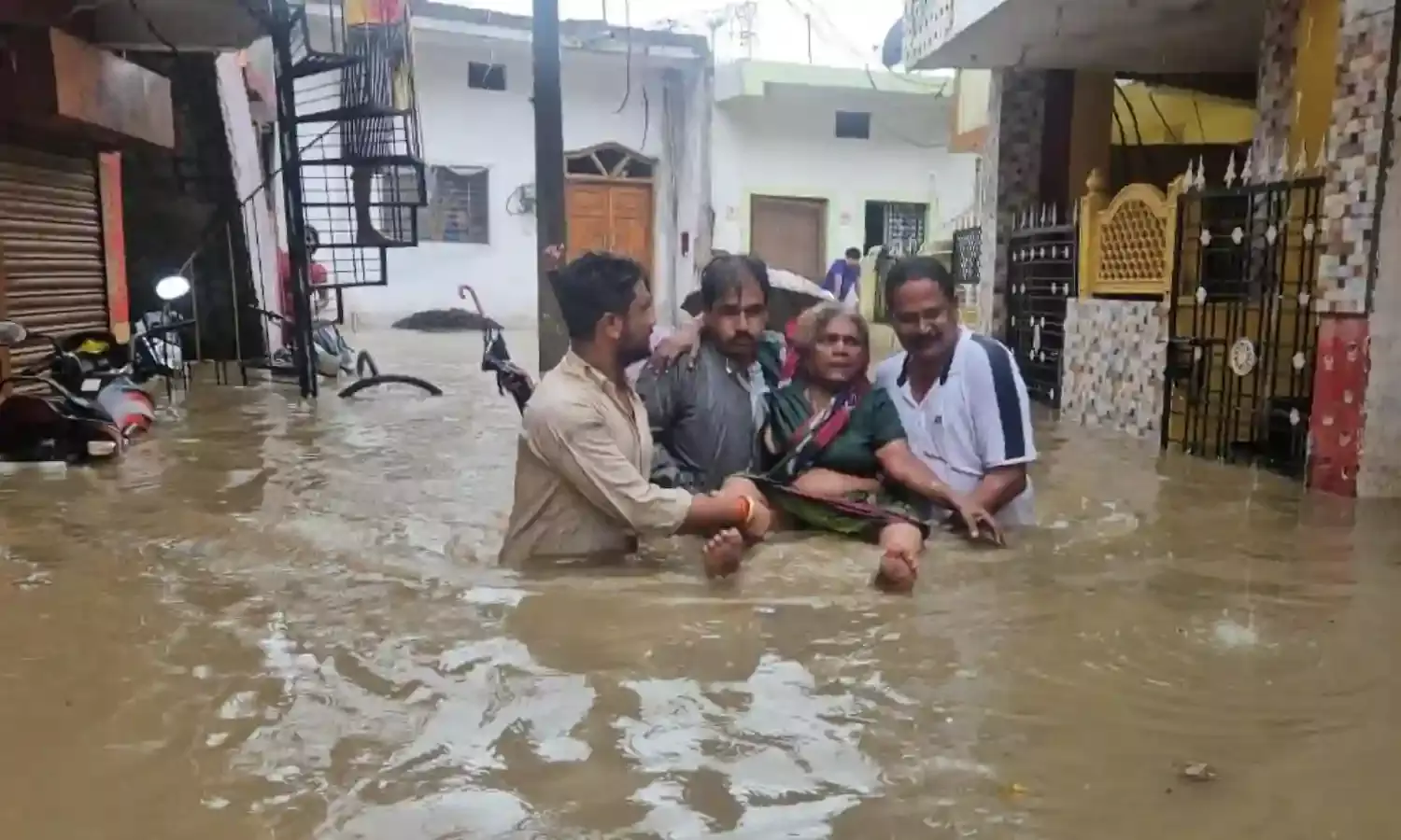 सिवनी में 8 इंच से ज्यादा वर्षा, जनजीवन अस्त-व्यस्त, भीमगढ़ बांध के 6 गेट खोले गए