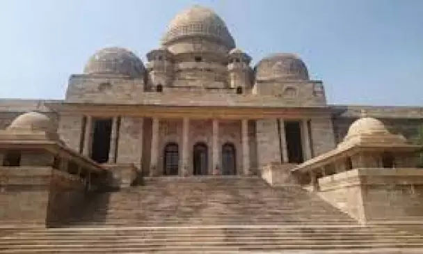 कोर्ट के आदेश के बाद सड़कों पर पड़ा मलबा हटा, नाबालिग से अनैसर्गिक दुष्कर्म मामले में 20 साल की कैद