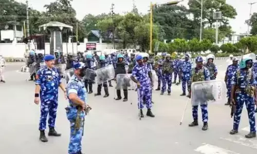 सुरक्षाबलों से भिड़े प्रदर्शनकारी छात्र, दागे लोहे के झर्रे, ईस्ट और वेस्ट इंफाल में लगा कर्फ्यू, 6 दिन के लिए इंटरनेट बैन