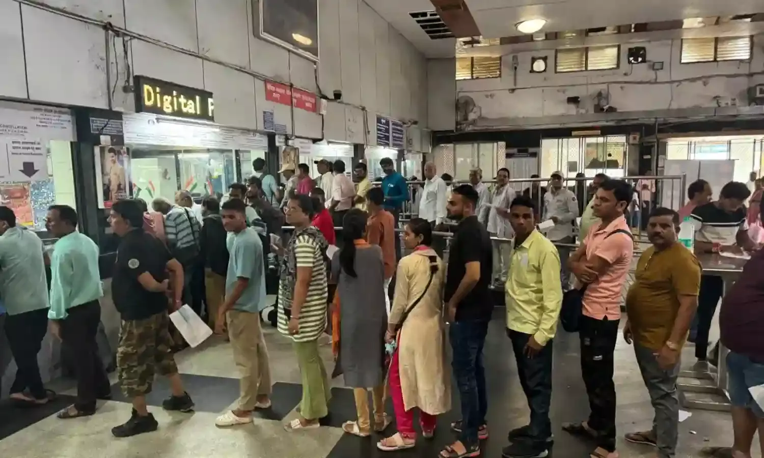 दिवाली के 50 दिन पहले से ही ट्रेनें हाउसफुल, नागपुर से दिल्ली जाने के लिए मारामारी