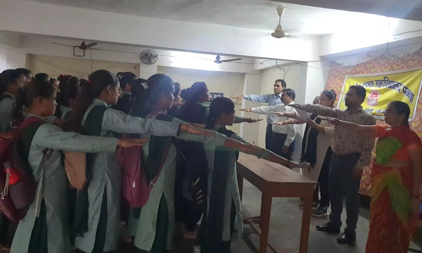 कन्या महाविद्यालय में दिलाई गई अक्षय ऊर्जा संरक्षण की शपथ कन्या महाविद्यालय में दिलाई गई अक्षय ऊर्जा संरक्षण की शपथ