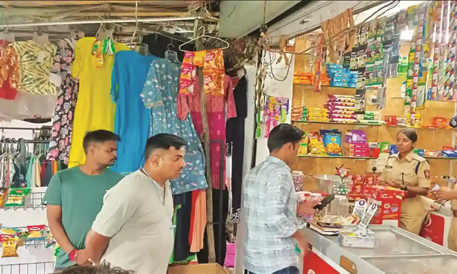 सट्टा लगाते बीट मार्शल पकड़ाया, कार्रवाई छोड़ कमाई में था लगा, 3 पर मामला दर्ज
