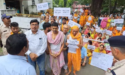 जर्जर भवन गिराने में अड़चन डाल रहे राज्यमंत्री जायसवाल