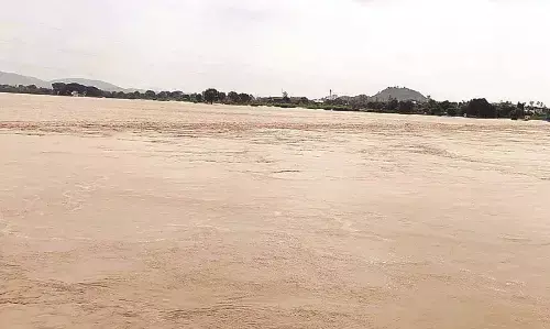 भंडारा जिले के 50 मार्ग बंद, 13 परिवारों को किया स्थानांतरित, उफान पर वैनगंगा