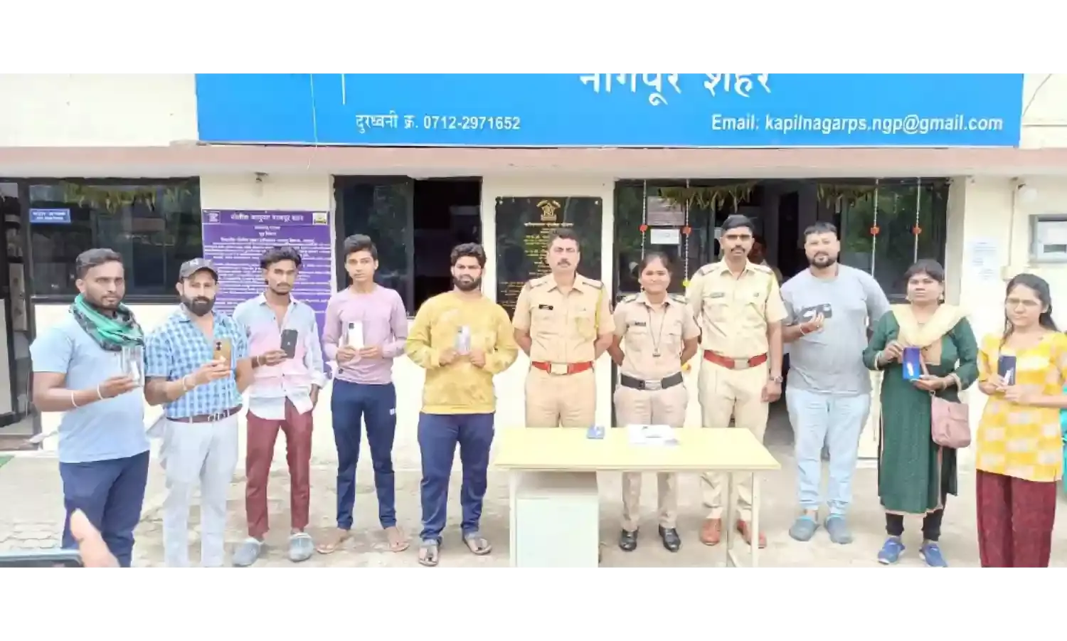 चोरी गया मोबाइल मिलने की उम्मीद नहीं थी, जब मिला को कपिल नगर पुलिस का जताया आभार