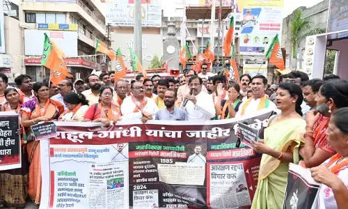 पाइप लाइन कार्य से परेशान किसानों ने अपनी मांगो को लेकर निकाला मोर्चा