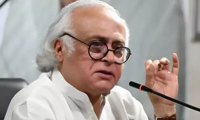 कांग्रेस ने सेबी चीफ माधबी बुच पर सफाई के बाद लगाया नया आरोप, कहा लिस्टेड कंपनियों में की ट्रेडिंग