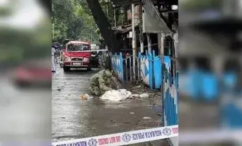हादसे में दो लोग घायल, इलाके को किया गया सील, केंद्रीय मंत्री ने की NIA जांच की मांग