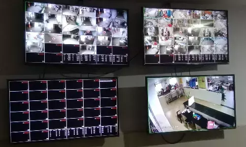 जिला अस्पताल के २६ वार्डों की सिक्युरिटी भगवान भरोसे, यहां न सीसीटीवी कैमरे और न ही सुरक्षाकर्मी