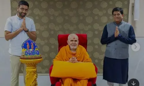 केंद्रीय मंत्री पीयूष गोयल महंत स्वामी महाराज के 91वें जन्मदिन पर दी बधाई