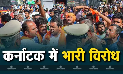 मस्जिद पर हुई पत्थरबाजी के आरोप में हिंदू संगठन VHP के 5 कार्यकर्ता अरेस्ट, VHP-बजरंग दल का भारी विरोध प्रदर्शन मस्जिद पर हुई पत्थरबाजी के आरोप में हिंदू संगठन VHP के 5 कार्यकर्ता अरेस्ट, VHP-बजरंग दल का भारी विरोध प्रदर्शन
