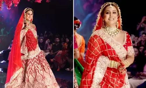 कैंसर ट्रीटमेंट के बीच रैंप पर उतरीं एक्ट्रेस हिना खान, लाल जोड़े में खूबसूरत दिखीं एक्ट्रेस, तस्वीरें-वीडियो वायरल कैंसर ट्रीटमेंट के बीच रैंप पर उतरीं एक्ट्रेस हिना खान, लाल जोड़े में खूबसूरत दिखीं एक्ट्रेस, तस्वीरें-वीडियो वायरल