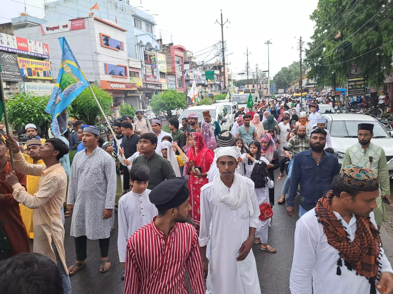 ईद मिलादुन्नबी पर शहर में निकाला गया जुलूस ईद मिलादुन्नबी पर शहर में निकाला गया जुलूस