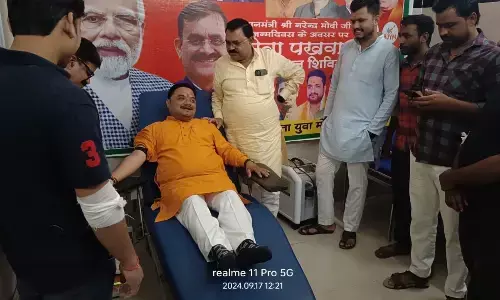 प्रधानमंत्री के जन्मदिवस पर भाजपा युवा मोर्चा के कार्यकर्ताओं ने किया रक्तदान
