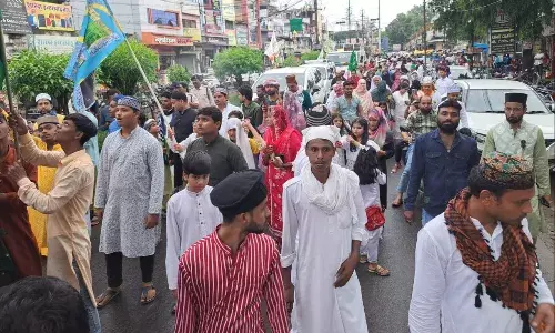 ईद मिलादुन्नबी पर शहर में निकाला गया जुलूस ईद मिलादुन्नबी पर शहर में निकाला गया जुलूस
