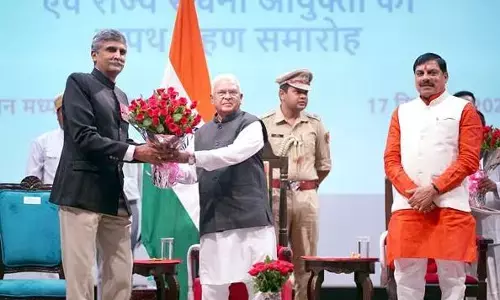 राज्यपाल ने मुख्य सूचना आयुक्त एवं सूचना आयुक्तों को शपथ दिलाई