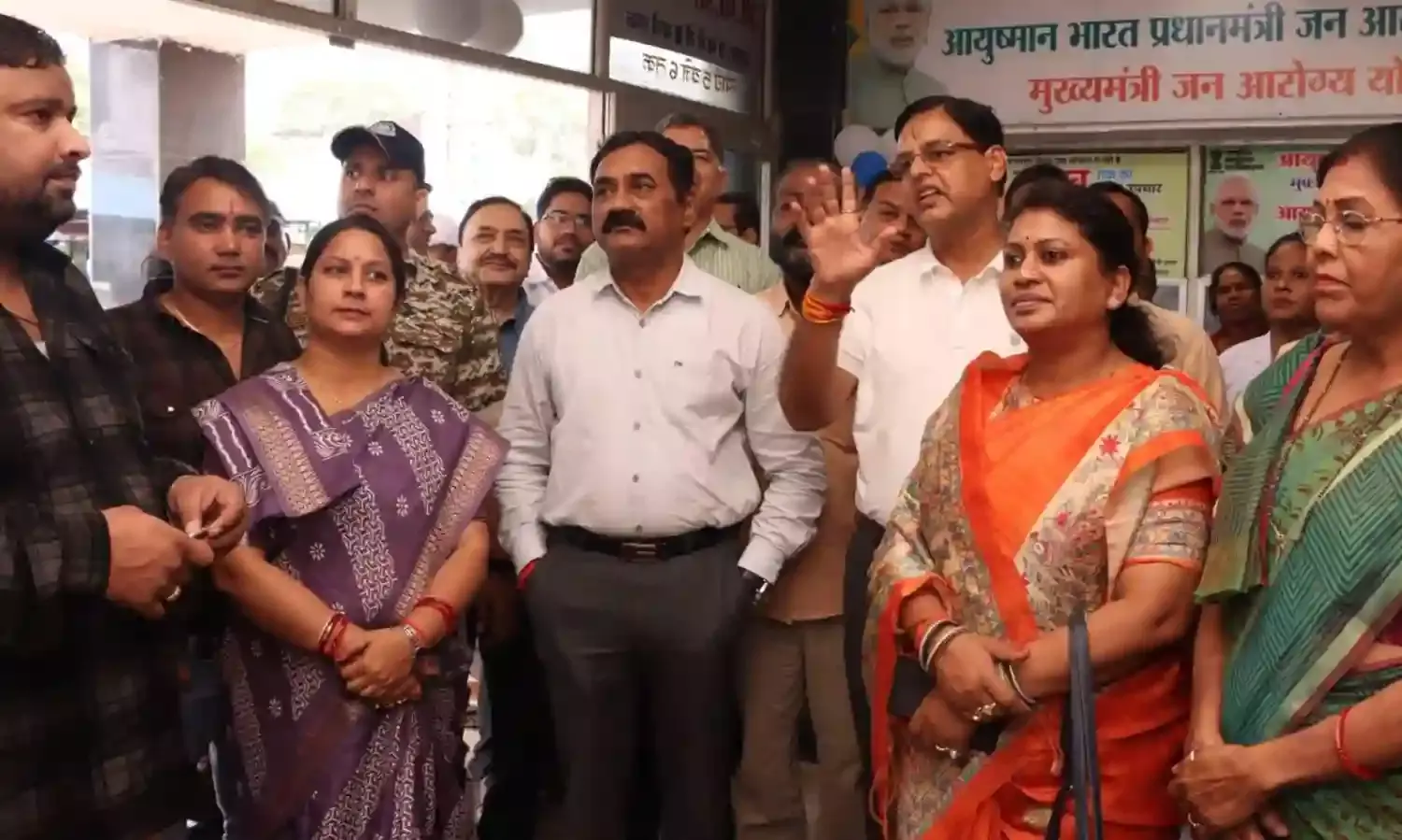 स्वास्थ्य के लिए स्वच्छता अभियान व औषधि केंद्र लाभदायक