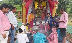 पन्ना-भव्यता के साथ किया गया भगवान विश्वकर्मा जी का पूजन