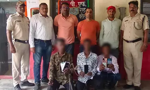 ट्रेन में मोबाइल चुराने वाले अंतरराज्यीय आरोपी को पुलिस ने किया गिरफ्तार