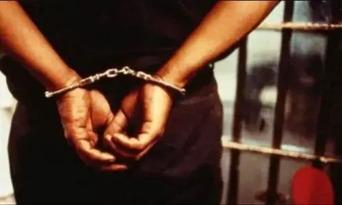 जबलपुर से चोरी की गई कार अमदरा में जब्त, एक गिरफ्तार, भाग निकला मुख्य आरोपी जबलपुर से चोरी की गई कार अमदरा में जब्त, एक गिरफ्तार, भाग निकला मुख्य आरोपी